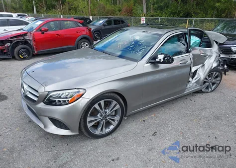 2019 Mercedes-Benz C 300 z USA, uszkodzony, nr VIN 55SWF8DB6KU290010